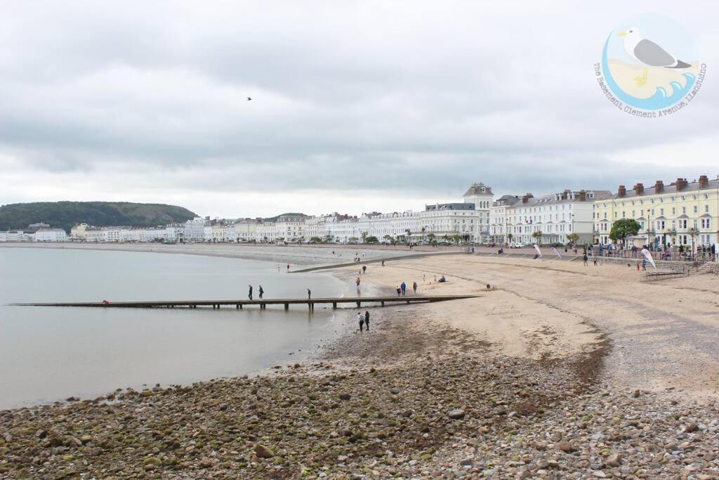 Llandudno, Private Parking Near To Beach, Pier & Shops Apartment