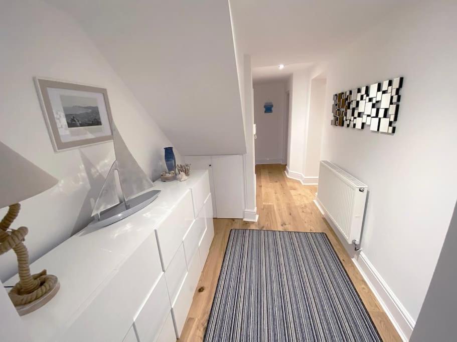 Apartment Llandudno, Private Parking Near To Beach, Pier & Shops *