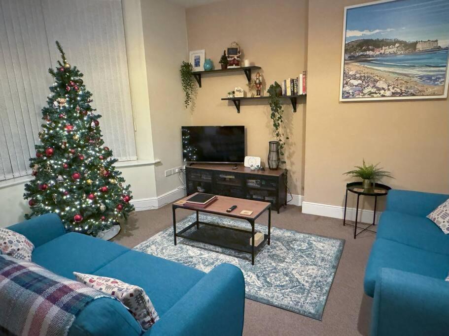 Private Parking, Llandudno, King Bed With Ensuite At Clement Llandudno