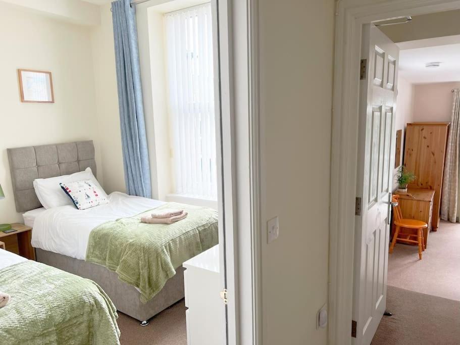 Apartment Private Parking, Llandudno, King Bed With Ensuite At Clement Llandudno