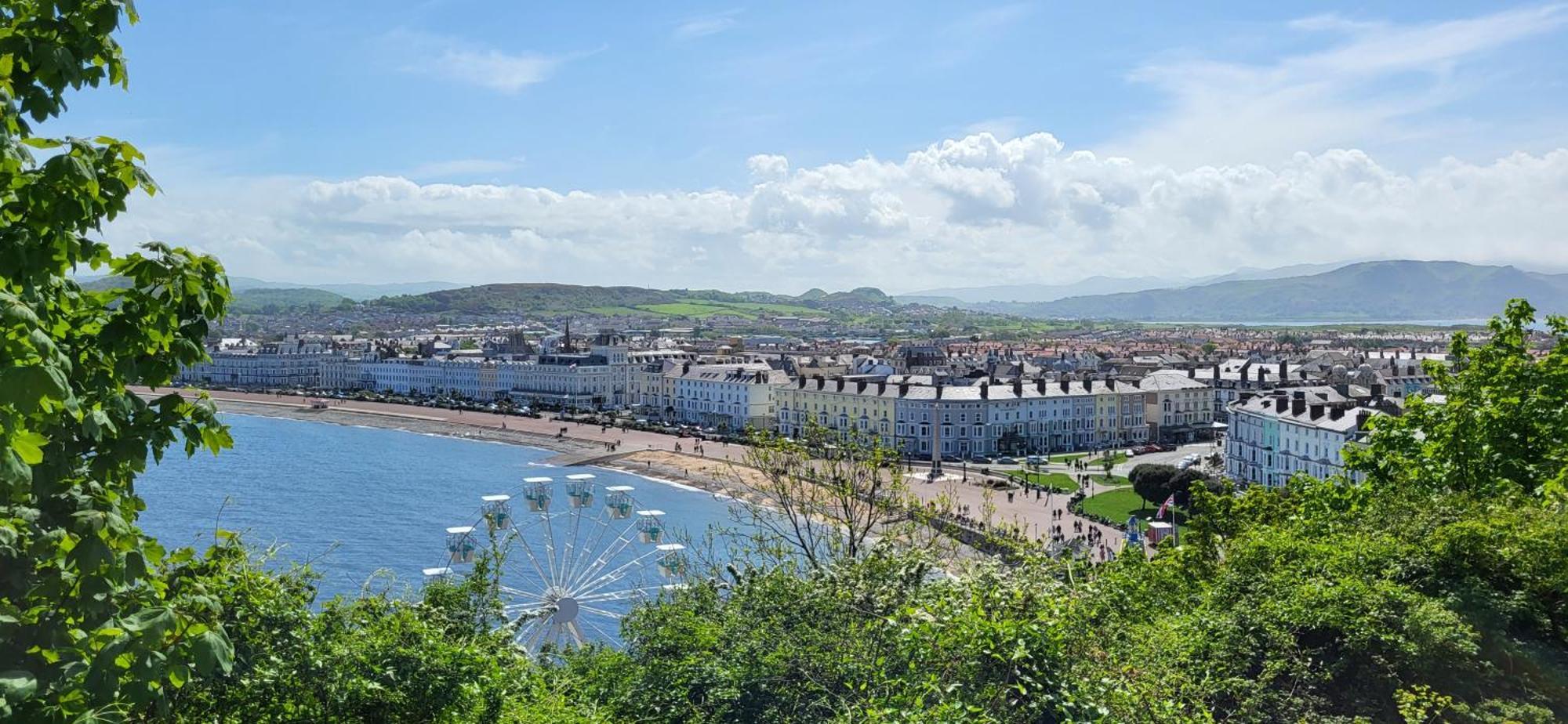 Bryn Derwen With Private Car Park 5* Llandudno