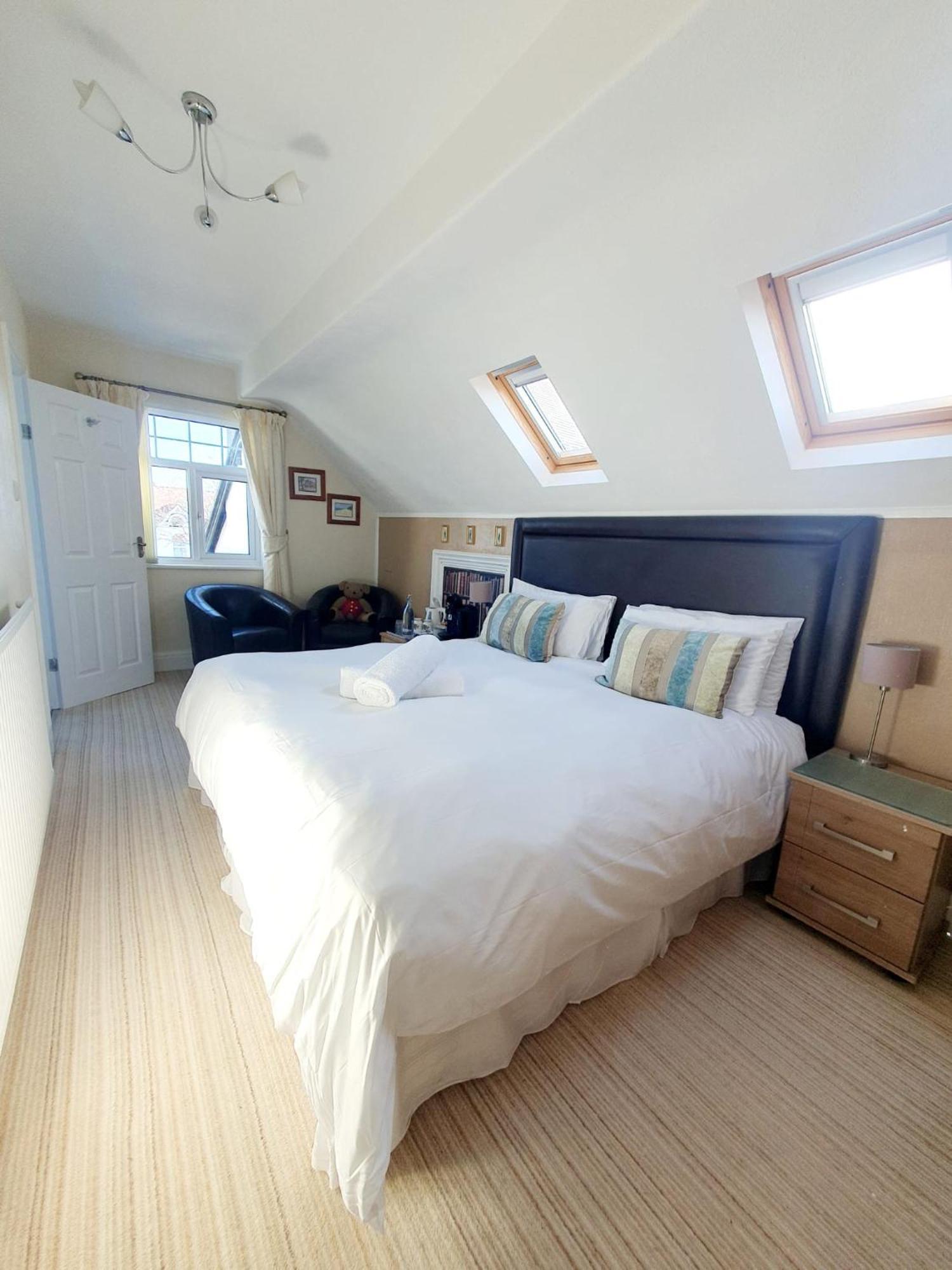Guest house Cleave Court