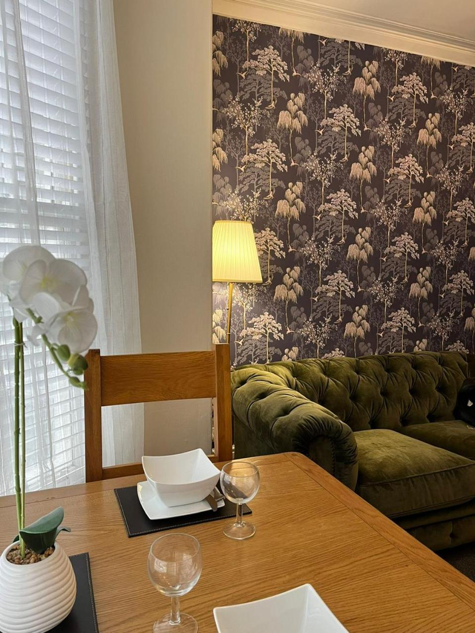 Apartment Beautifully Presented Victorian Within Walking Distance To