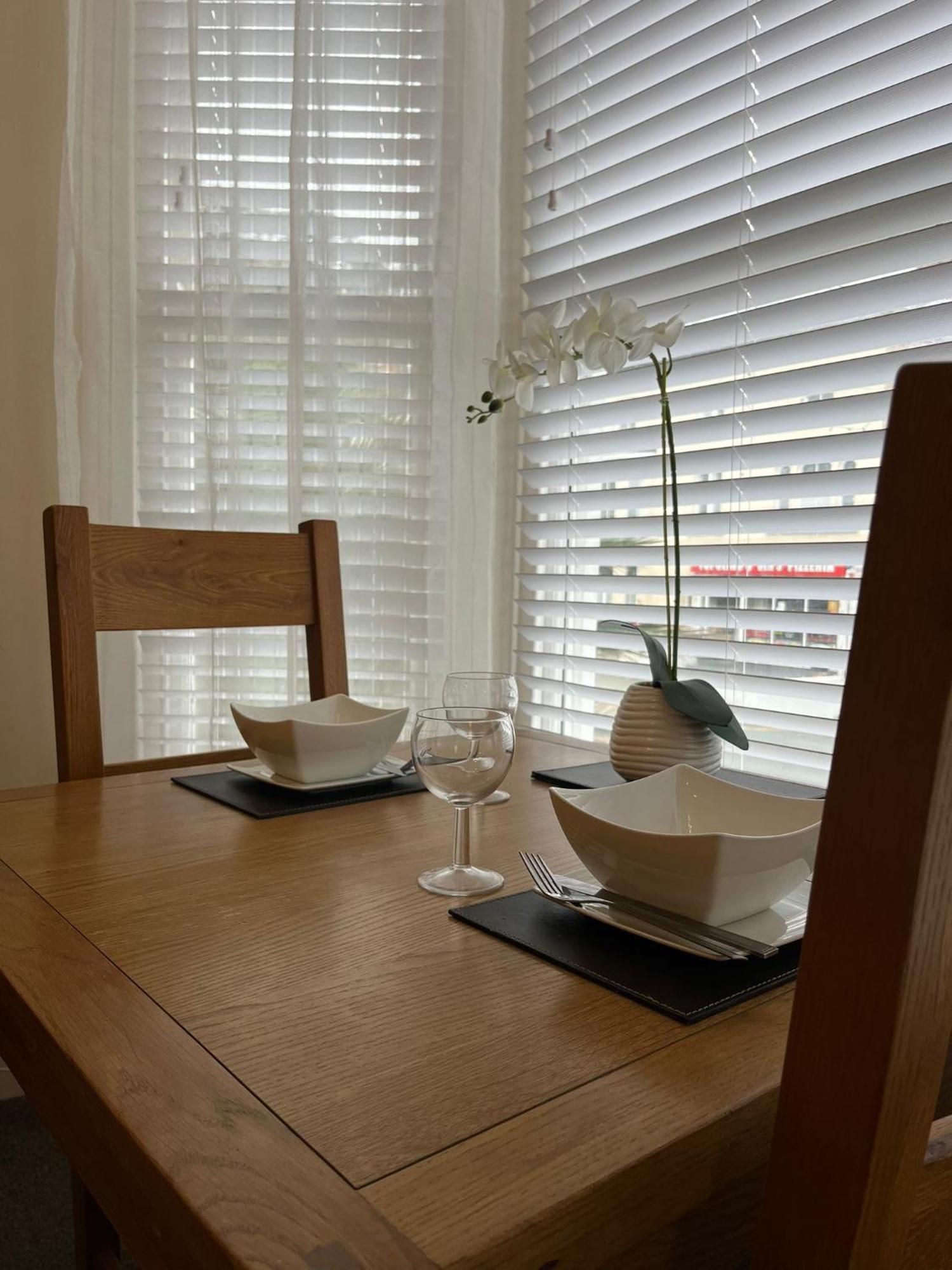 Beautifully Presented Victorian Within Walking Distance To Apartment