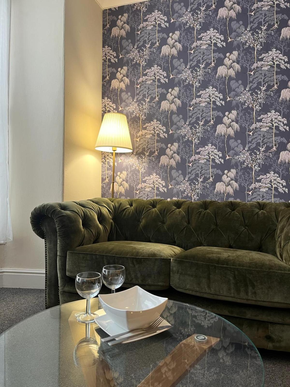 Apartment Beautifully Presented Victorian Within Walking Distance To *