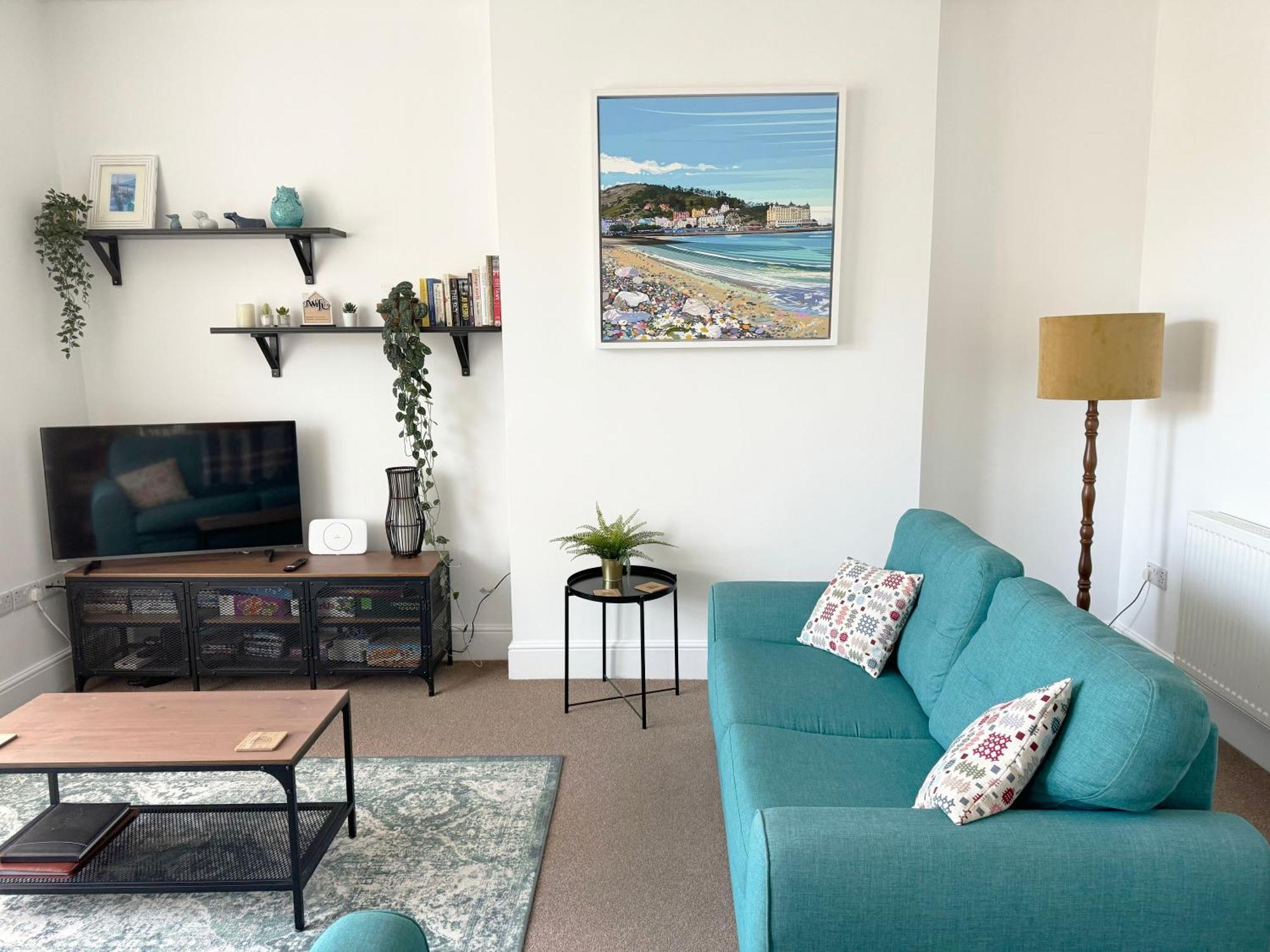 Apartment Private Parking, Llandudno, King Bed With Ensuite At Clement