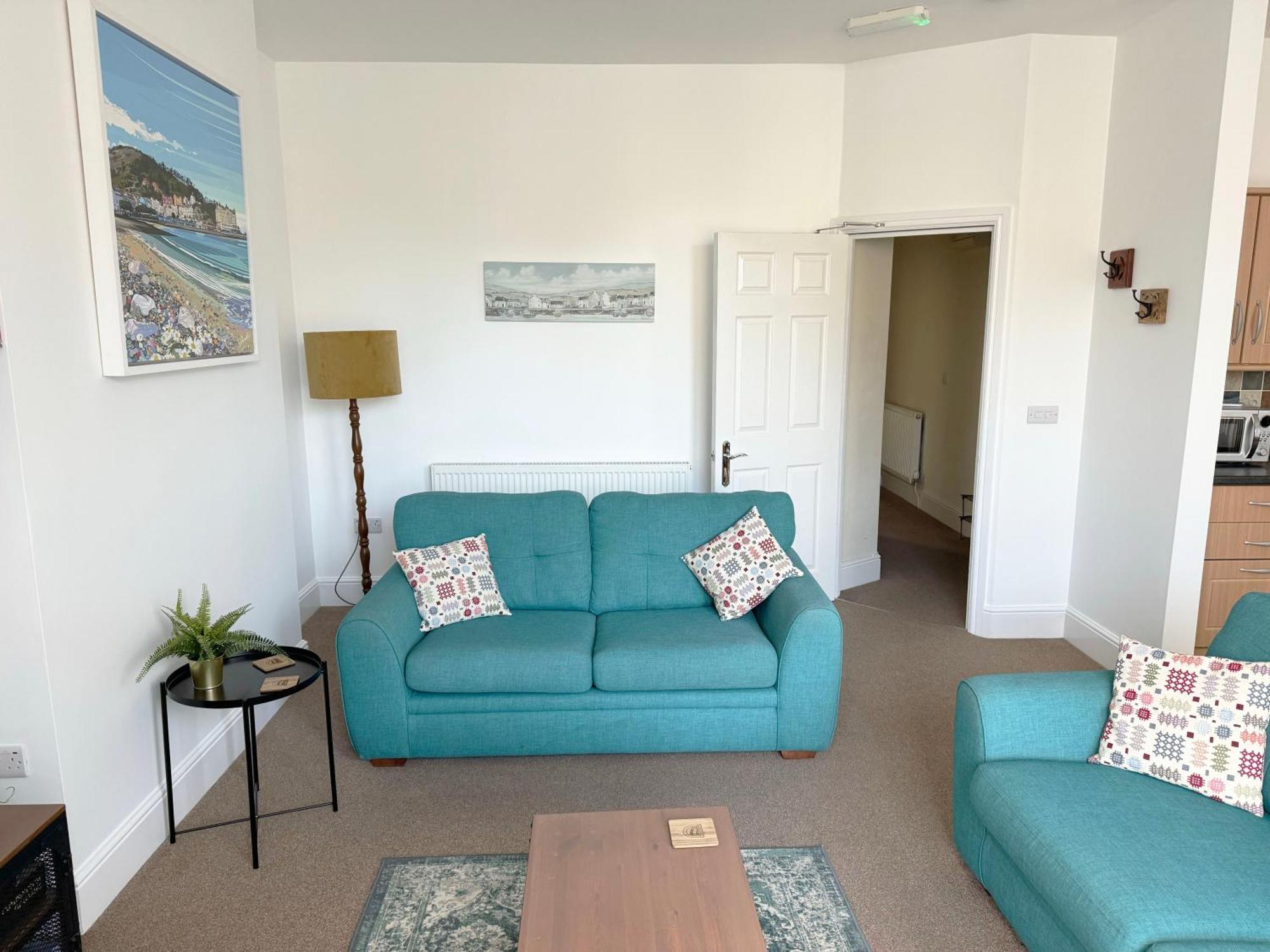 Private Parking, Llandudno, King Bed With Ensuite At Clement