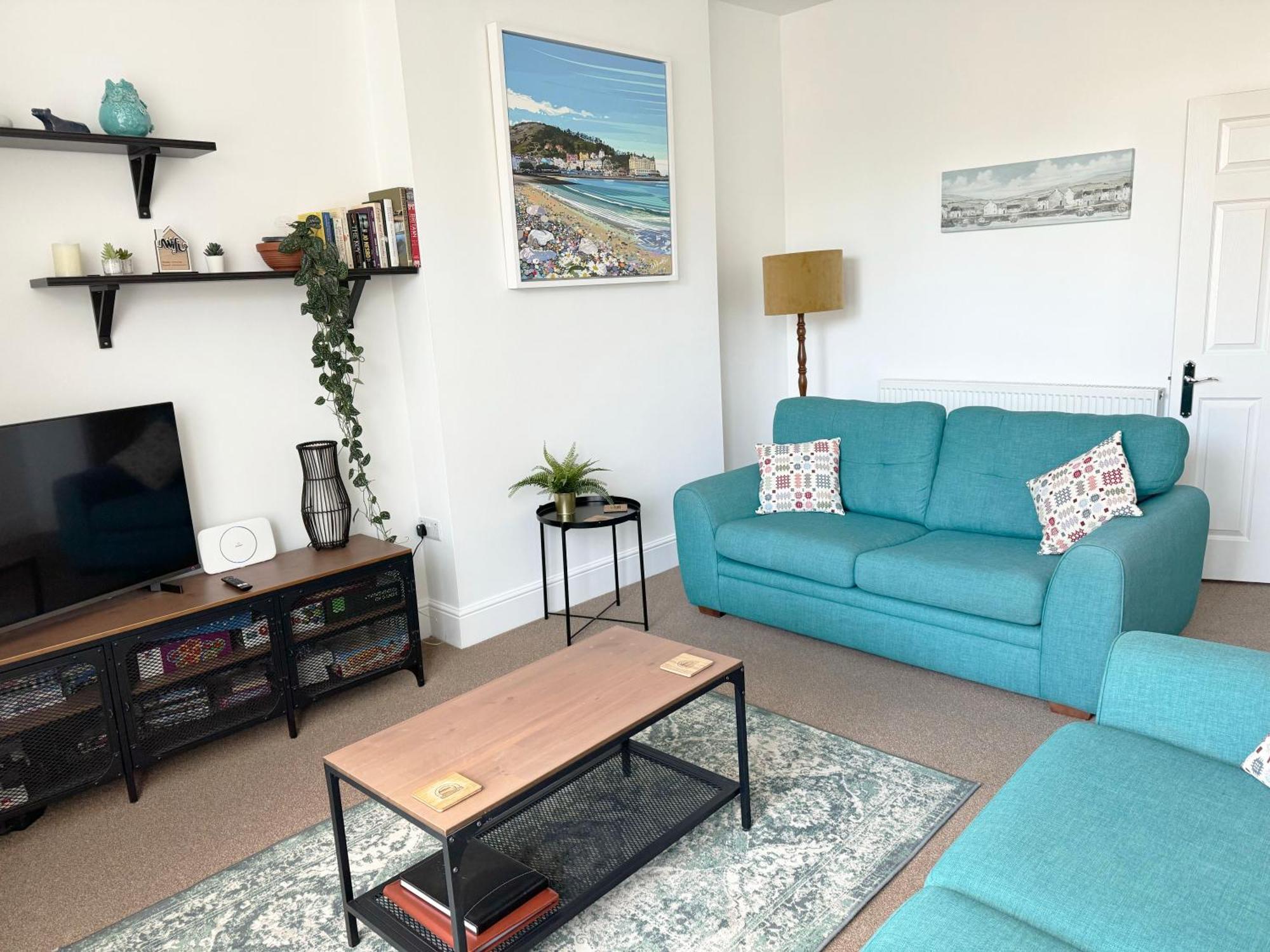 Private Parking, Llandudno, King Bed With Ensuite At Clement * Llandudno