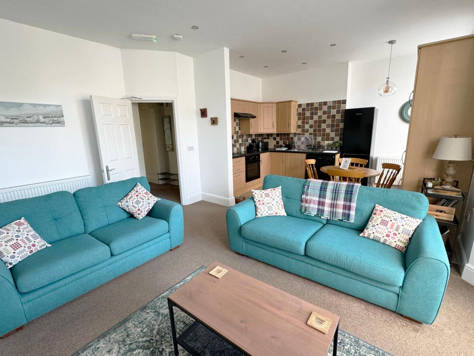 Private Parking, Llandudno, King Bed With Ensuite At Clement