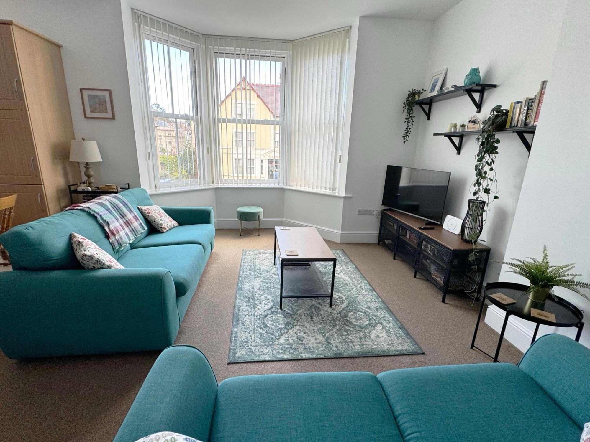 Apartment Private Parking, Llandudno, King Bed With Ensuite At Clement
