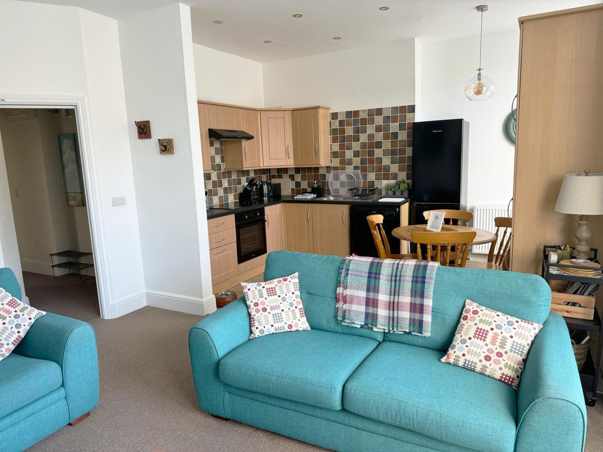 Private Parking, Llandudno, King Bed With Ensuite At Clement *