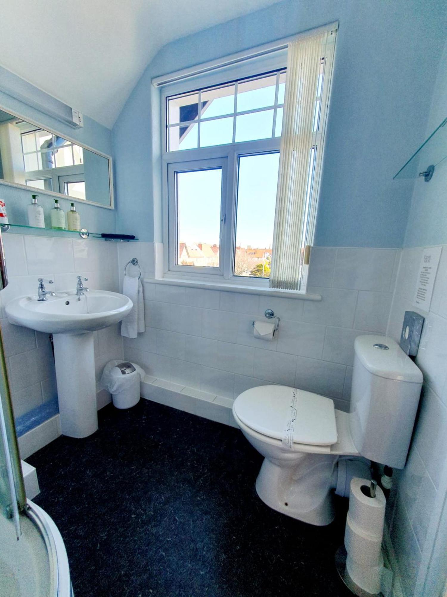 Cleave Court Guest house Llandudno