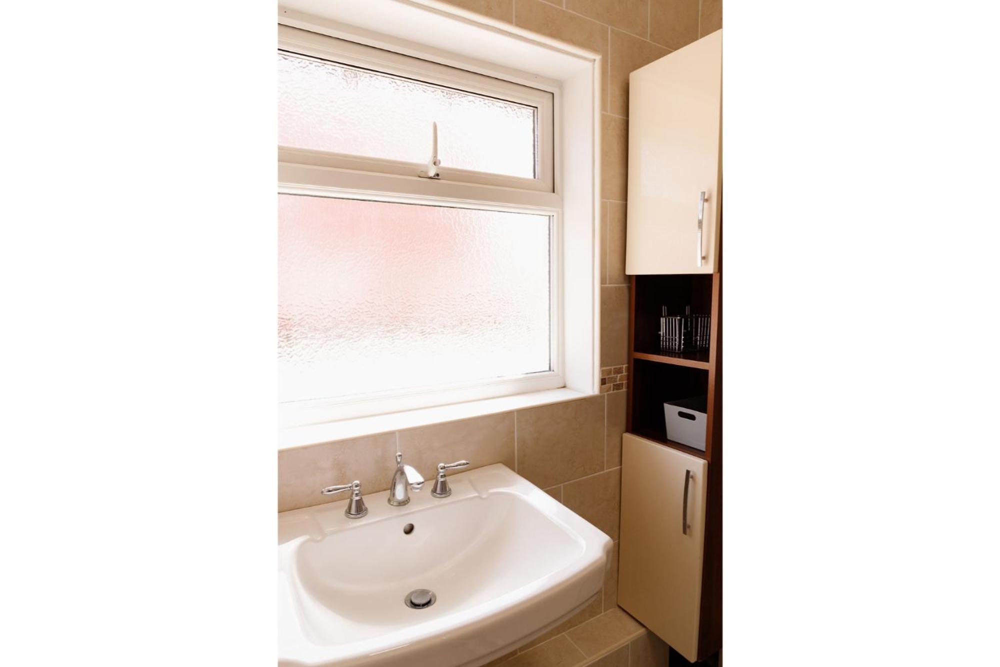 Lovely,cosy Beachside 2- Perfect Location Llandudno
