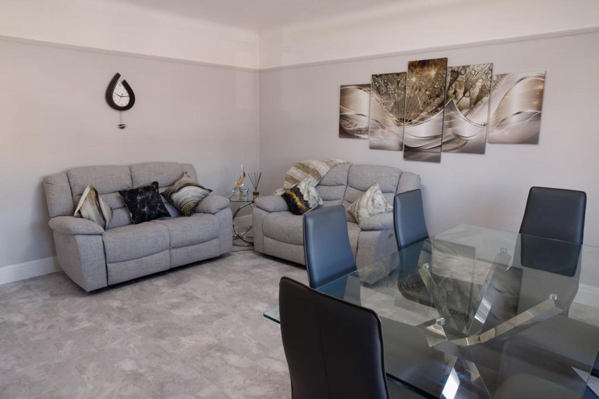 Lovely,cosy Beachside 2- Perfect Location *