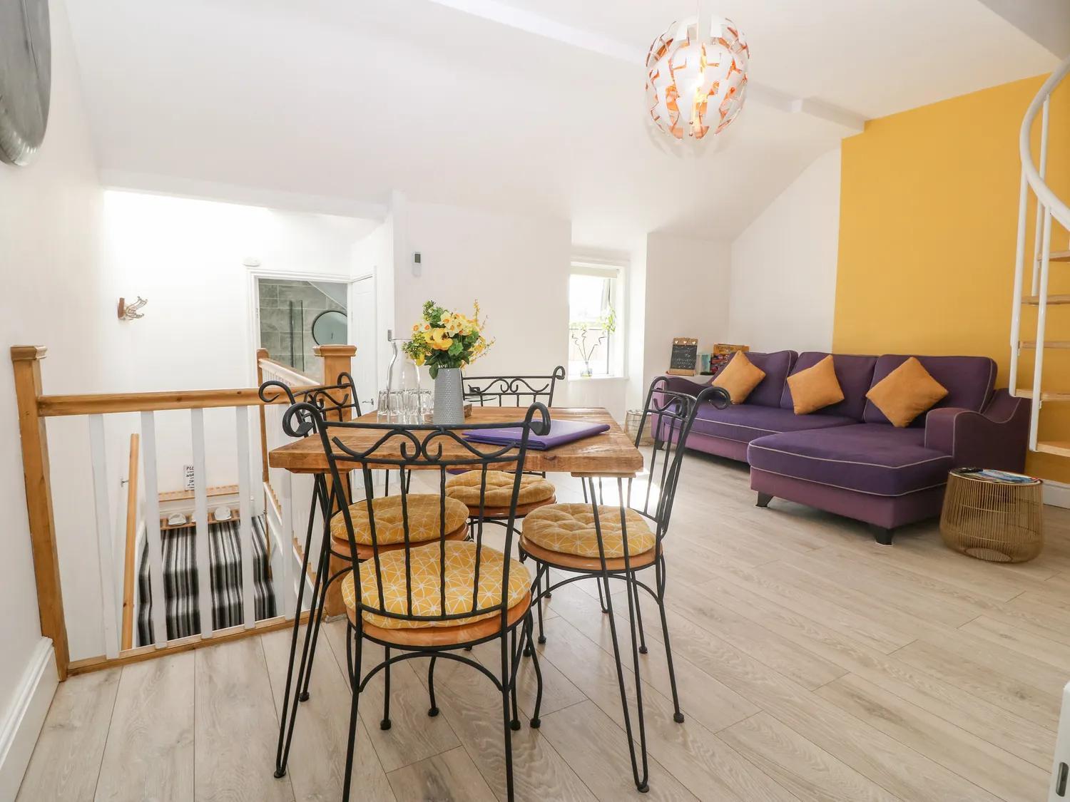 Apartment 'llandudno Central' - 2 Bed Luxury Flat, Close To Town And Beaches