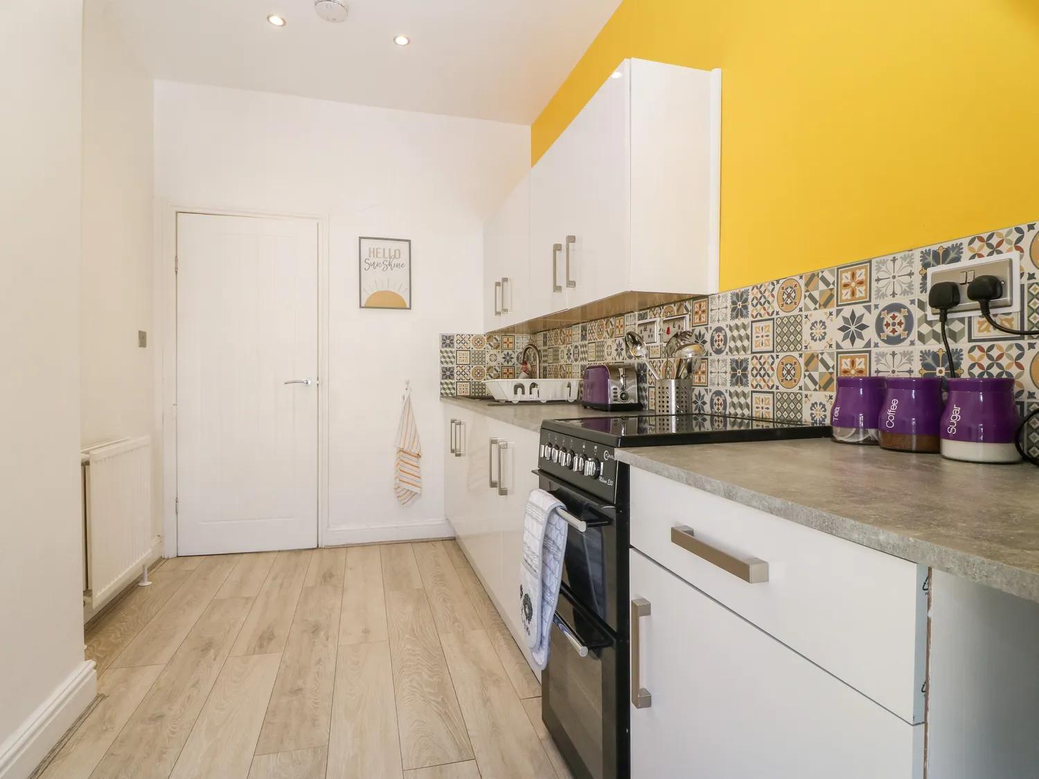 Apartment 'llandudno Central' - 2 Bed Luxury Flat, Close To Town And Beaches *