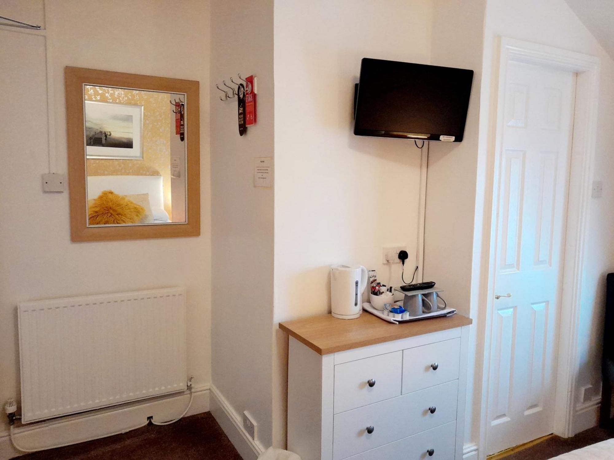 Bed & Breakfast The Clovelly 4*