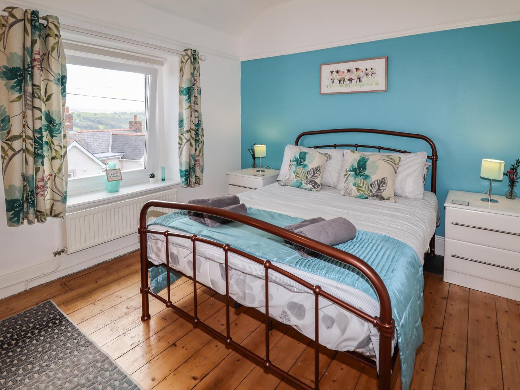 Holiday home Euryn View *
