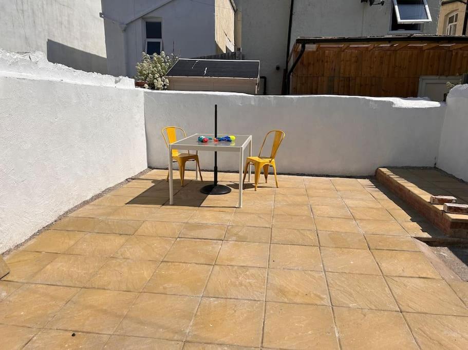 Mona - 3 Bed In
