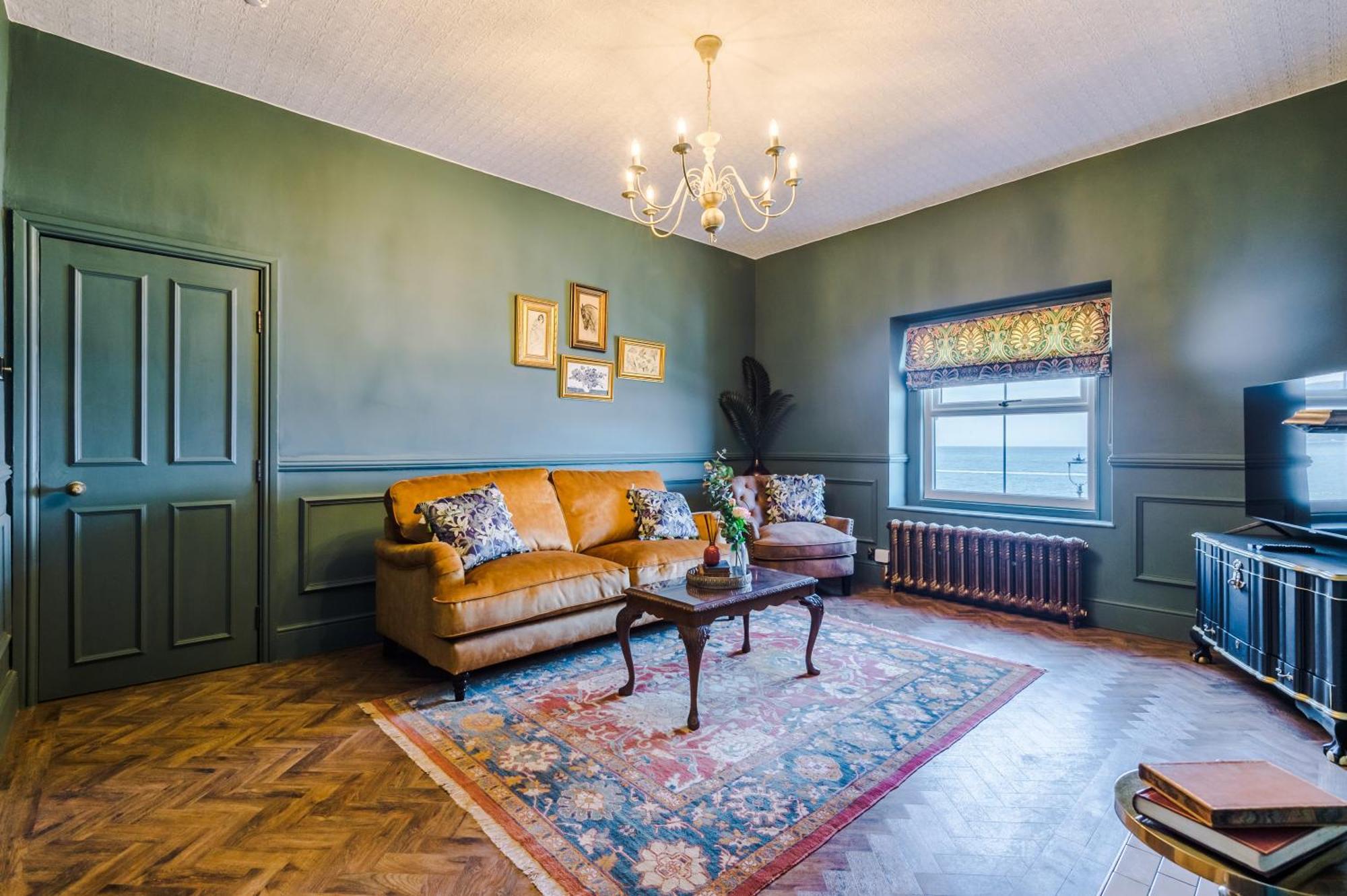 Russell Court By Orenda-luxe *