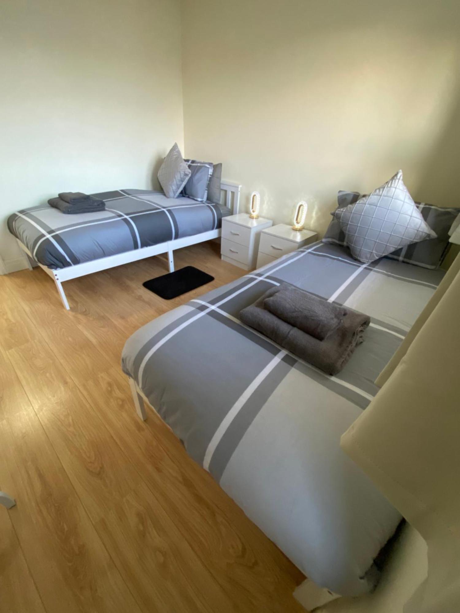 Spacious 3 Bed House In Penrhyn Bay *