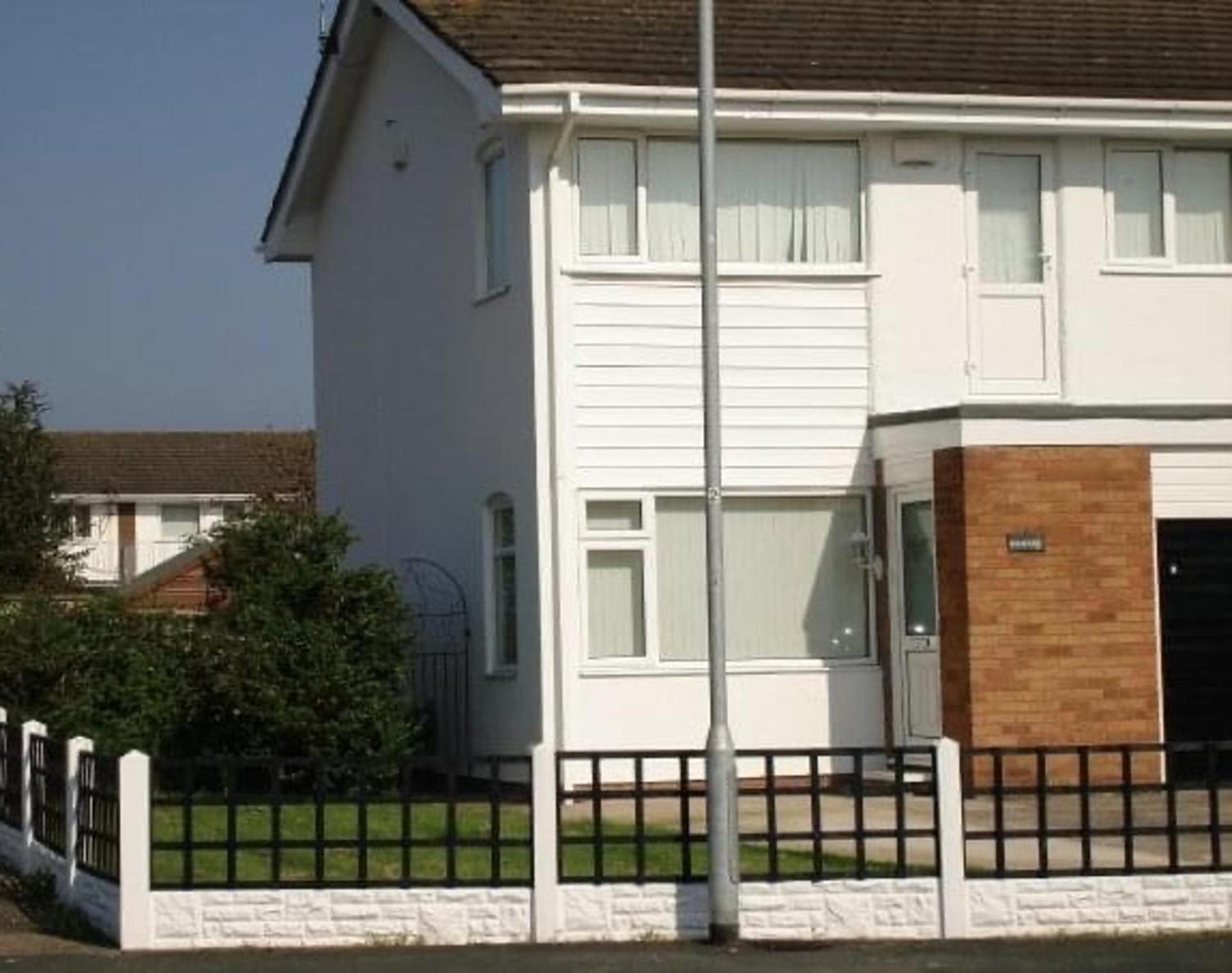 Spacious 3 Bed House In Penrhyn Bay *