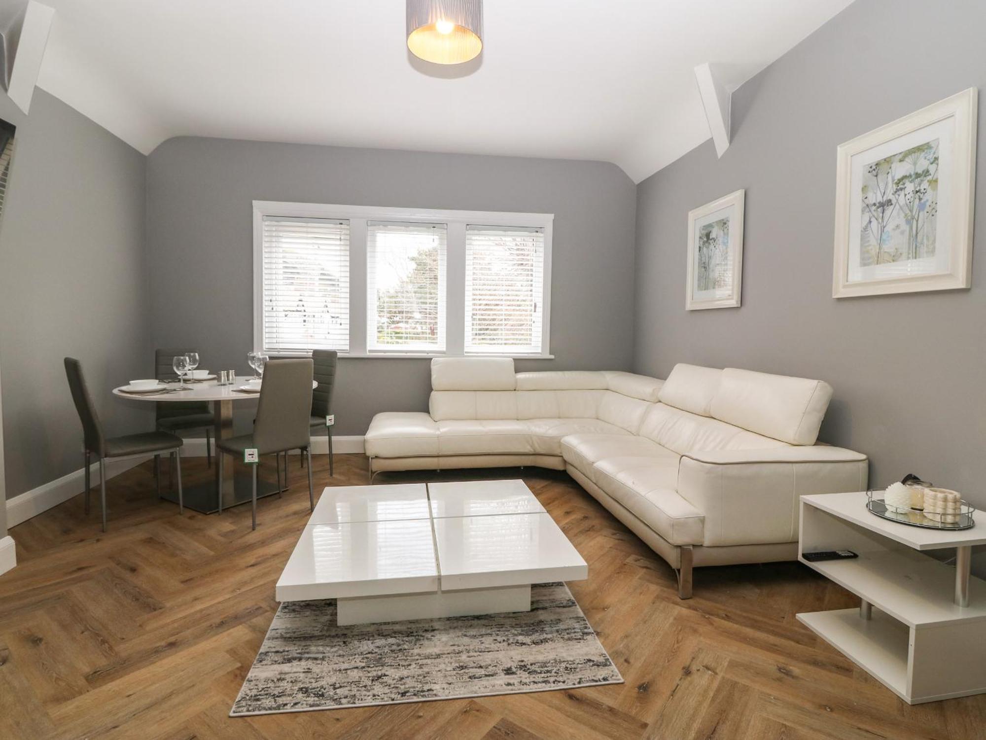 Park View Upper Apartment *