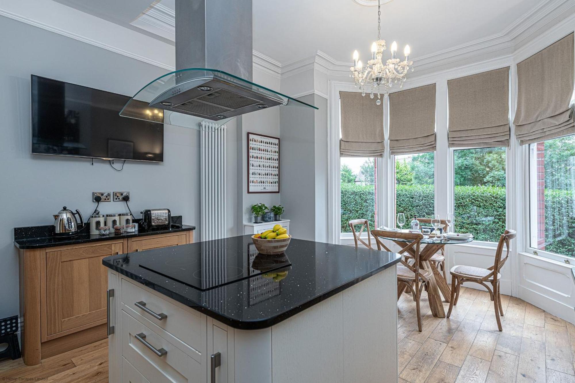 Holiday home No22, - Stylish & Cosy Period Apartment, With Hot Tub & Private Parking