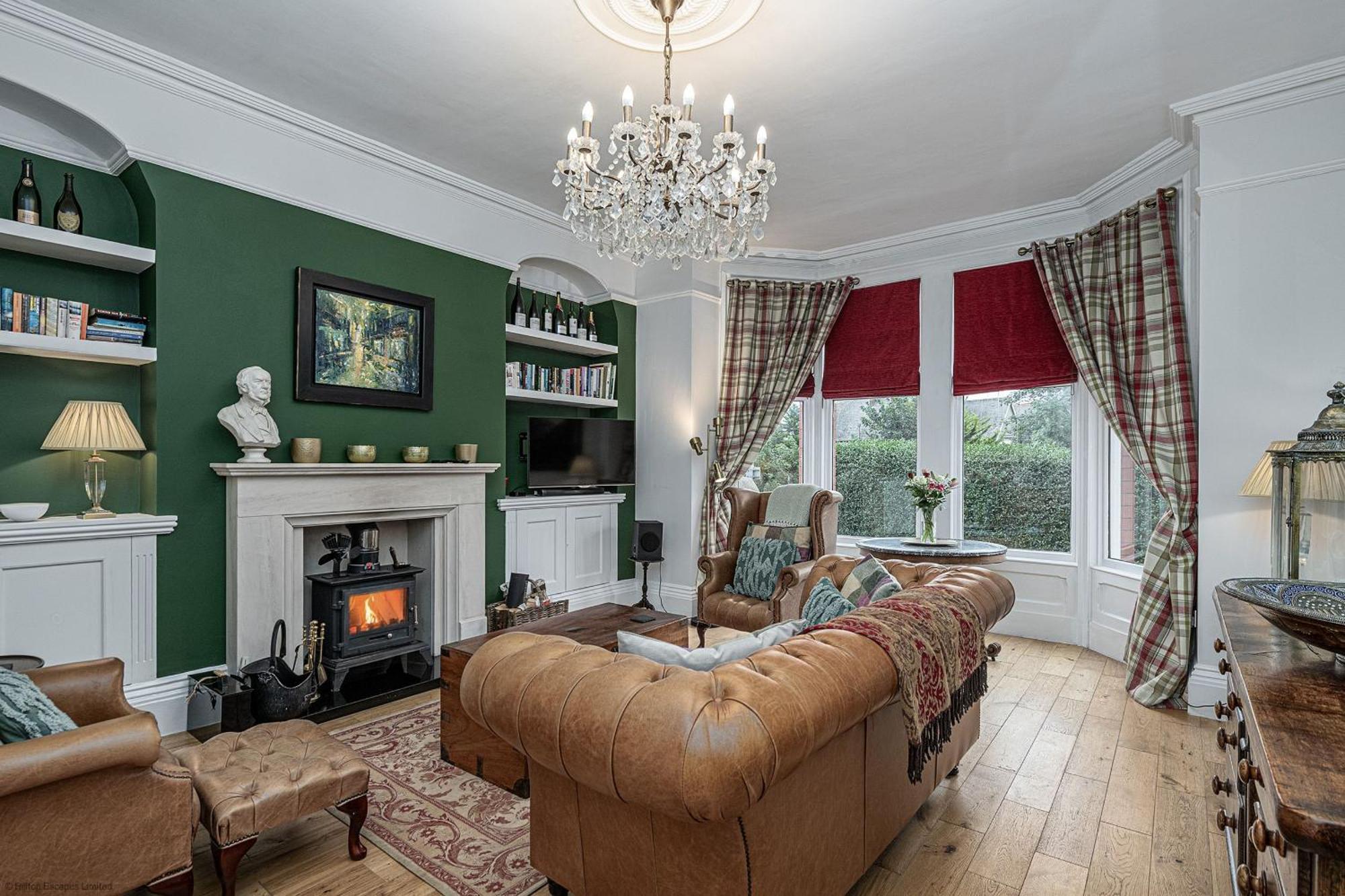 Holiday home No22, - Stylish & Cosy Period Apartment, With Hot Tub & Private Parking *