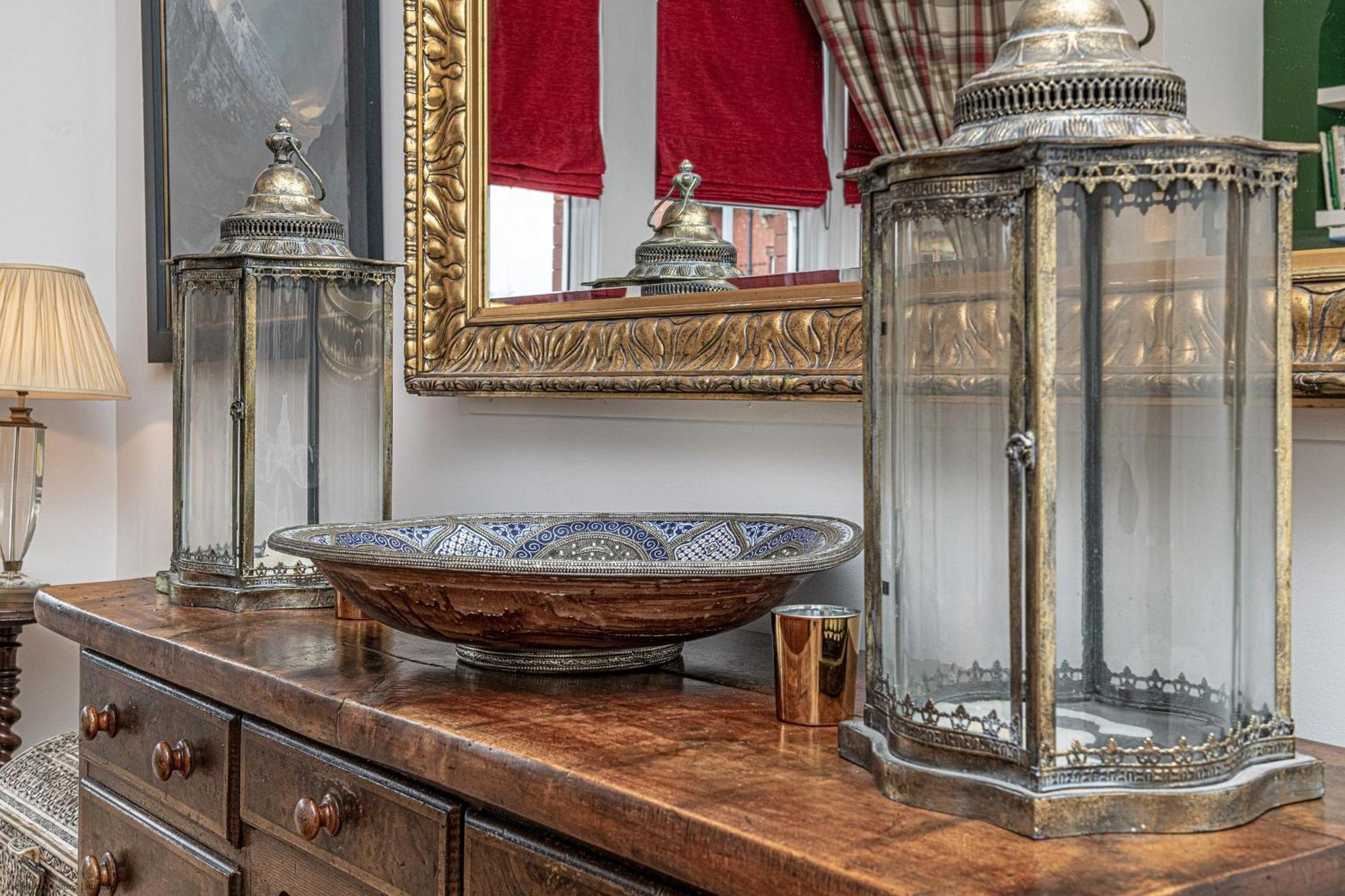 No22, - Stylish & Cosy Period Apartment, With Hot Tub & Private Parking * Llandudno