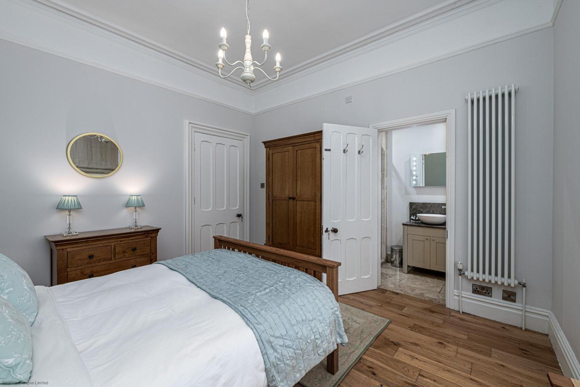 No22, - Stylish & Cosy Period Apartment, With Hot Tub & Private Parking Holiday home *