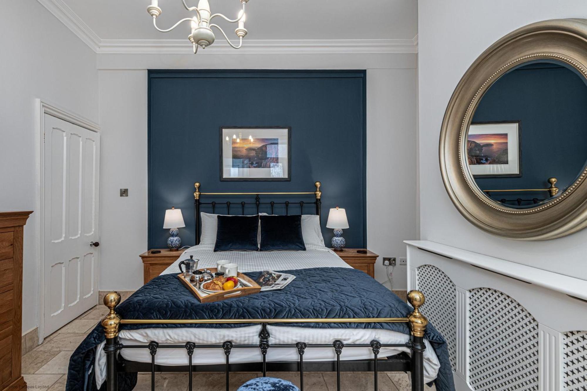 Holiday home No22, - Stylish & Cosy Period Apartment, With Hot Tub & Private Parking Llandudno
