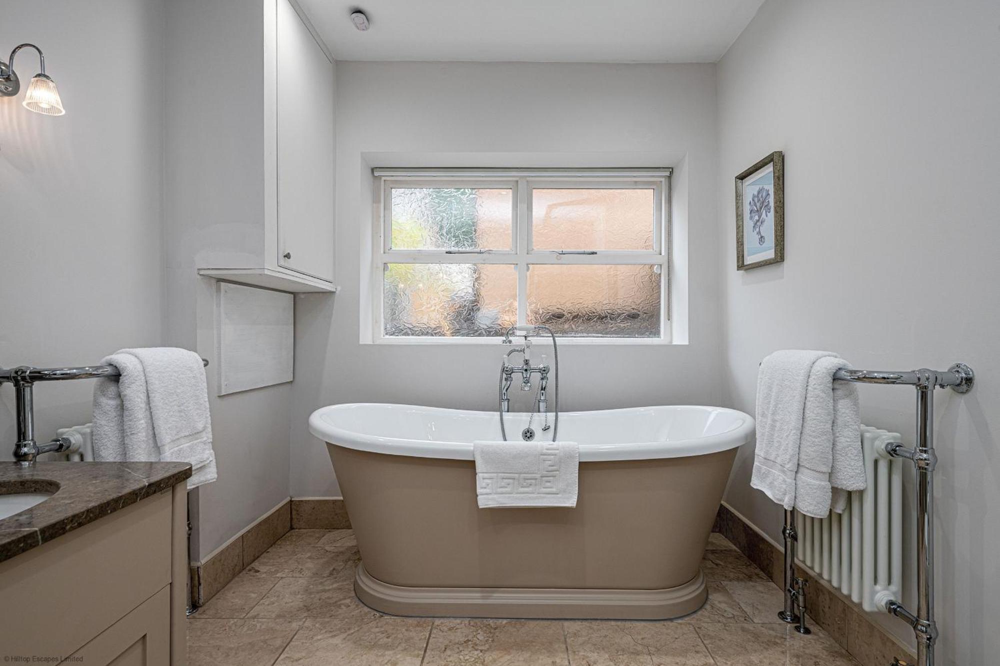 Holiday home No22, - Stylish & Cosy Period Apartment, With Hot Tub & Private Parking *
