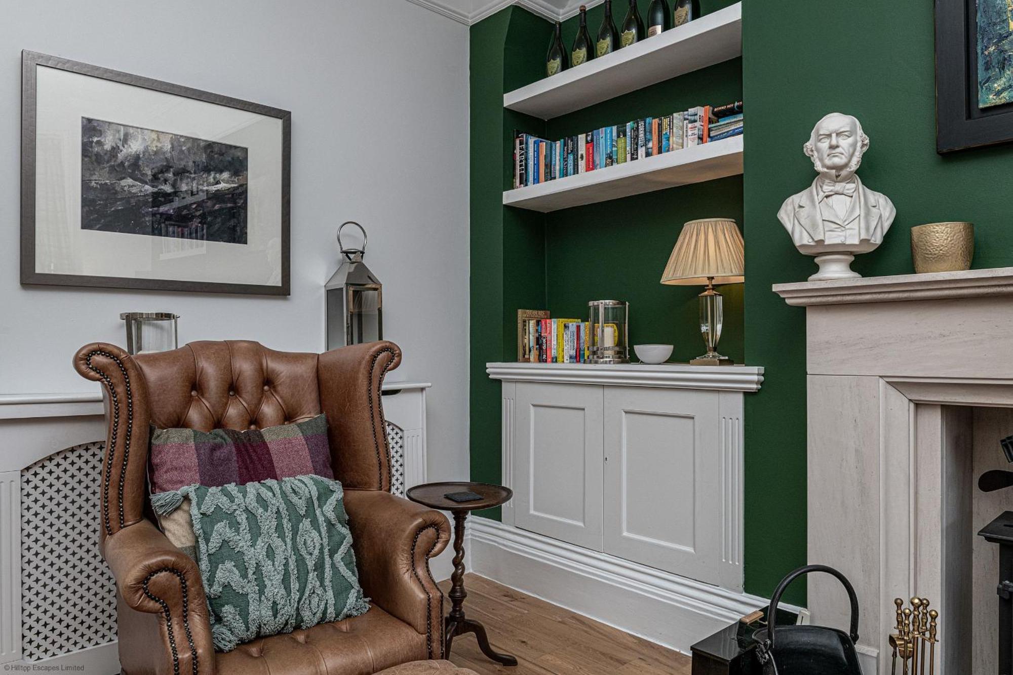 No22, - Stylish & Cosy Period Apartment, With Hot Tub & Private Parking *