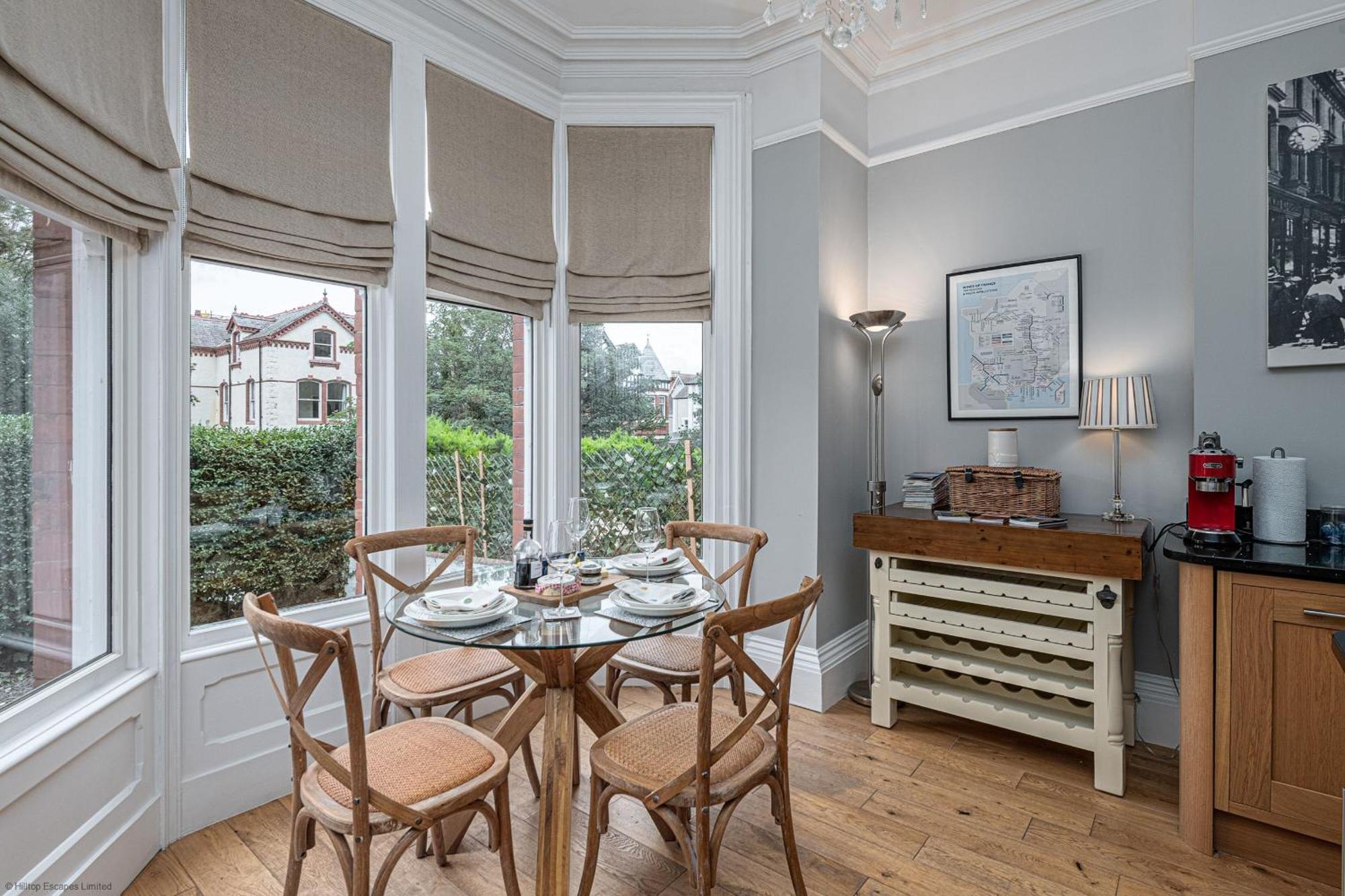 No22, - Stylish & Cosy Period Apartment, With Hot Tub & Private Parking Holiday home Llandudno