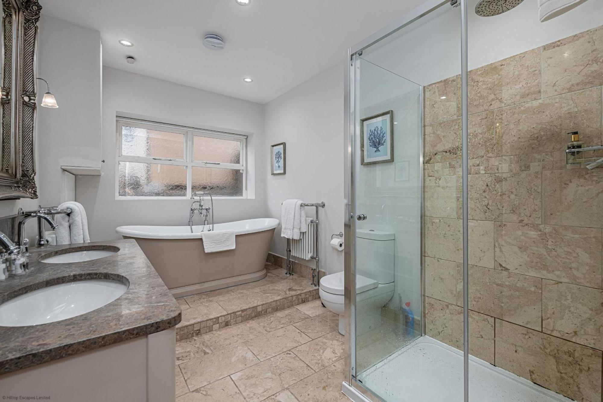 No22, - Stylish & Cosy Period Apartment, With Hot Tub & Private Parking Holiday home