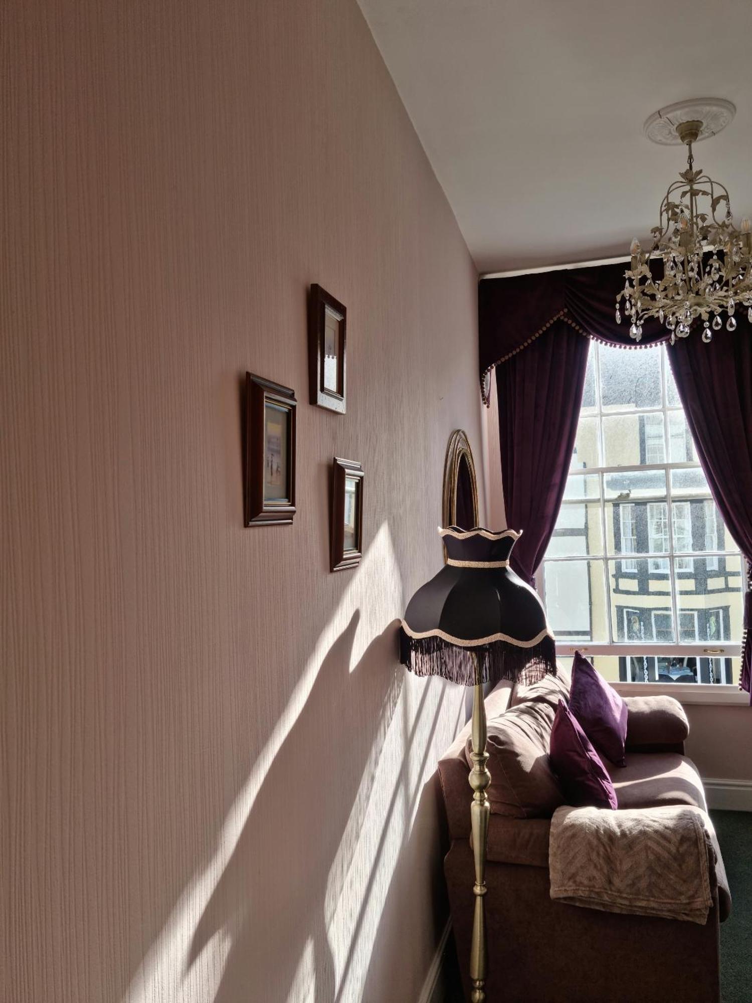 Mostyn House 3*