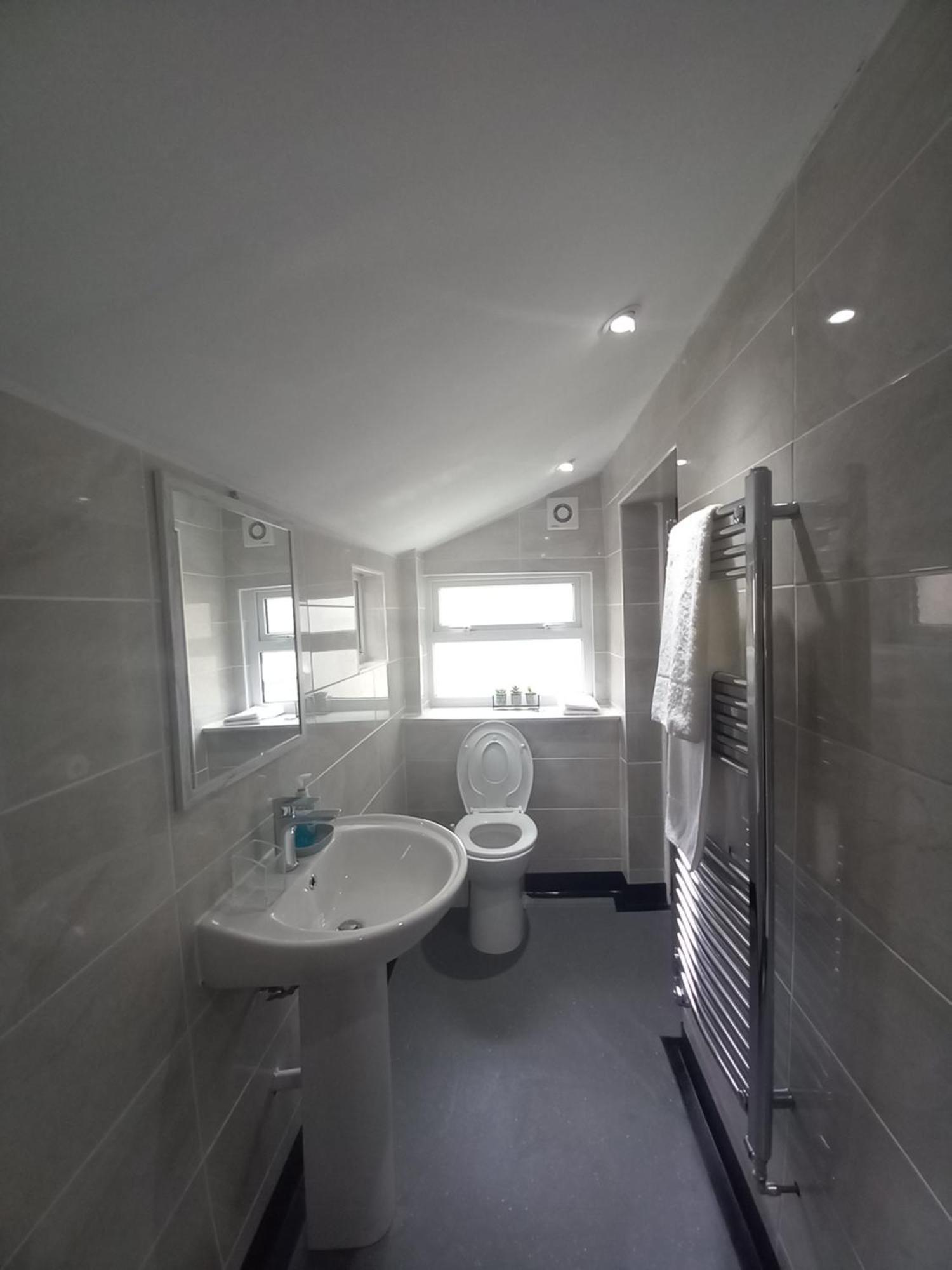 No 27 Chapel Street Guest house *