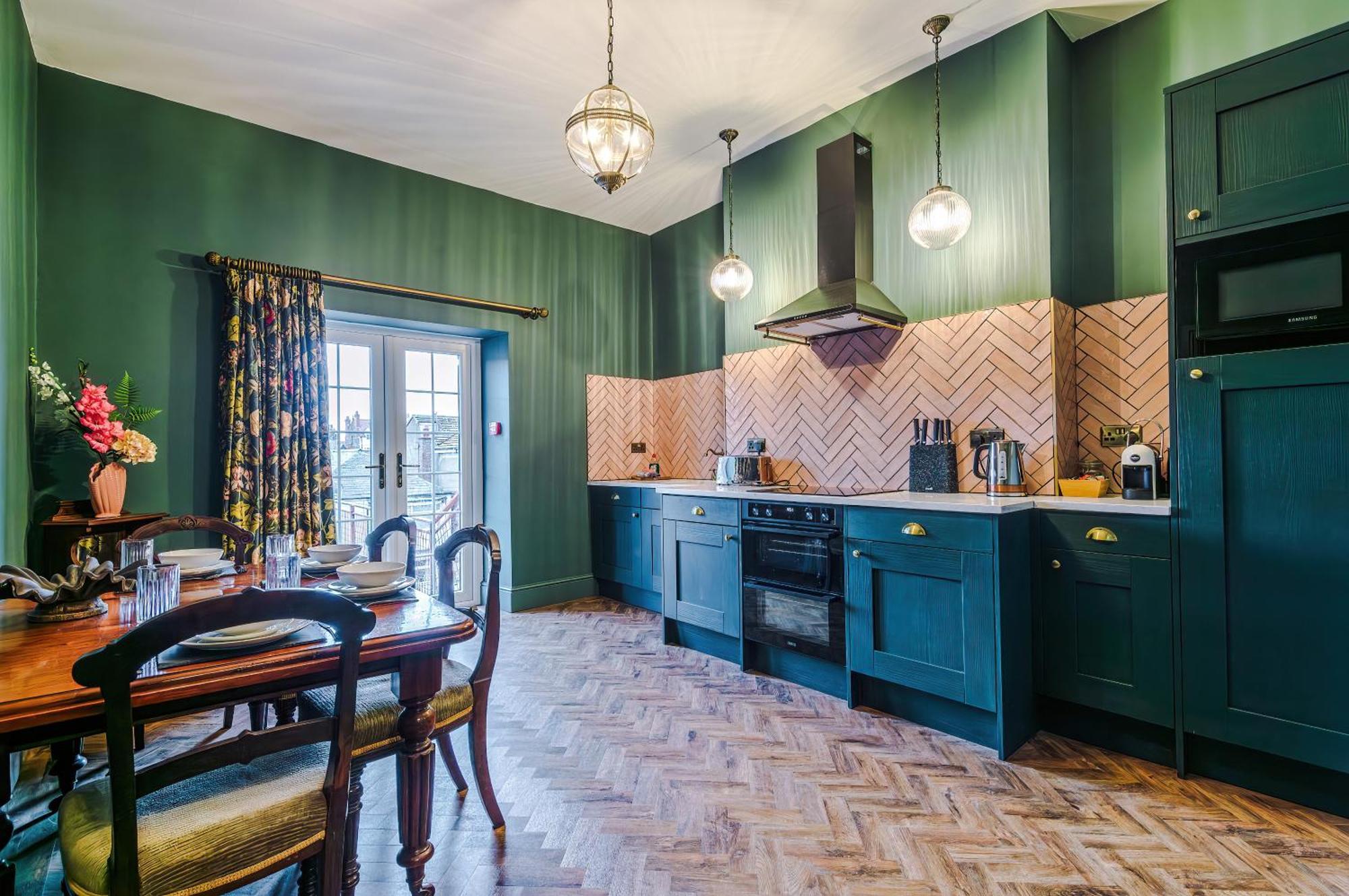 Aparthotel Russell Court By Orenda-luxe Llandudno