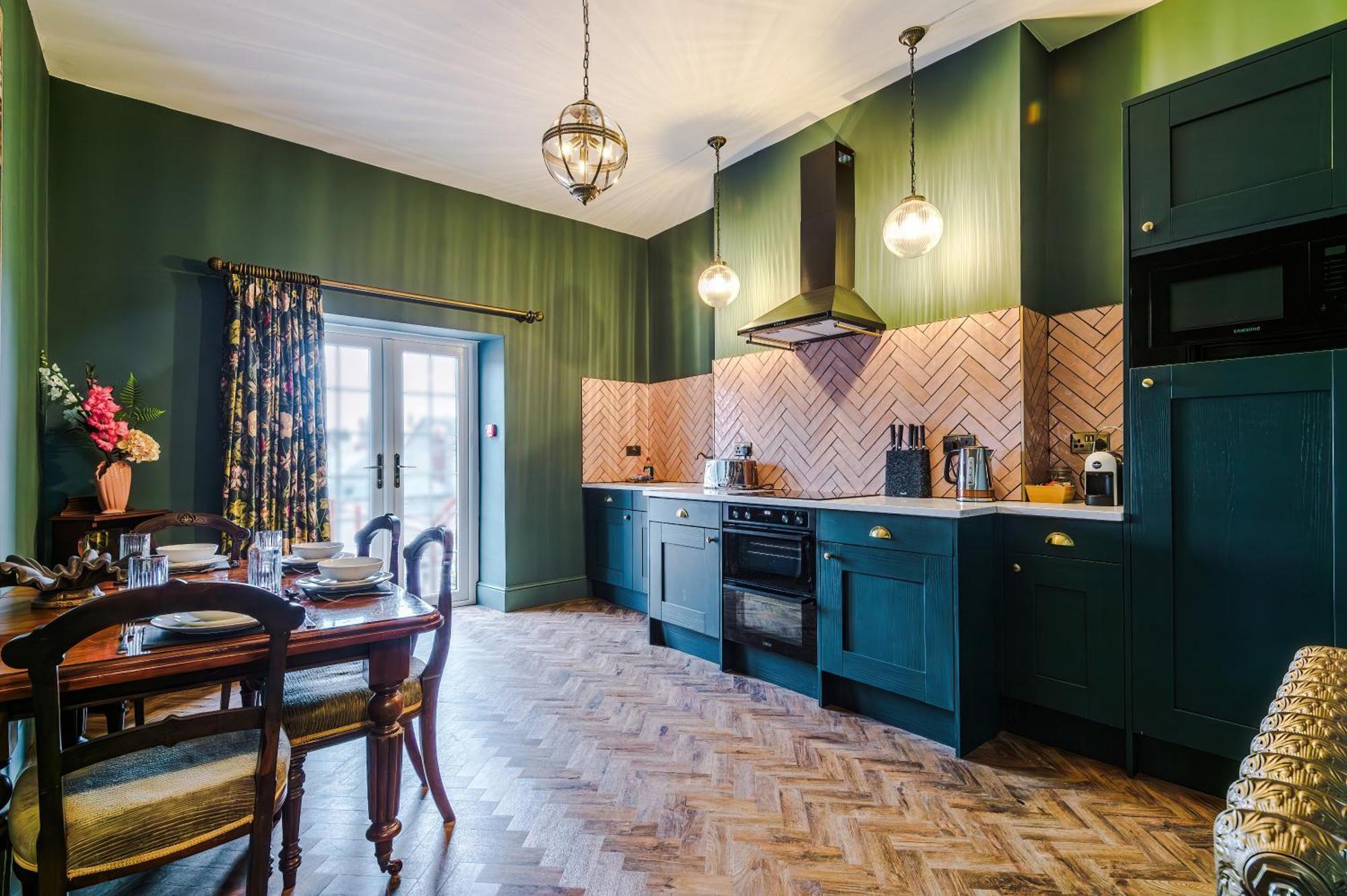 Russell Court By Orenda-luxe Aparthotel Llandudno
