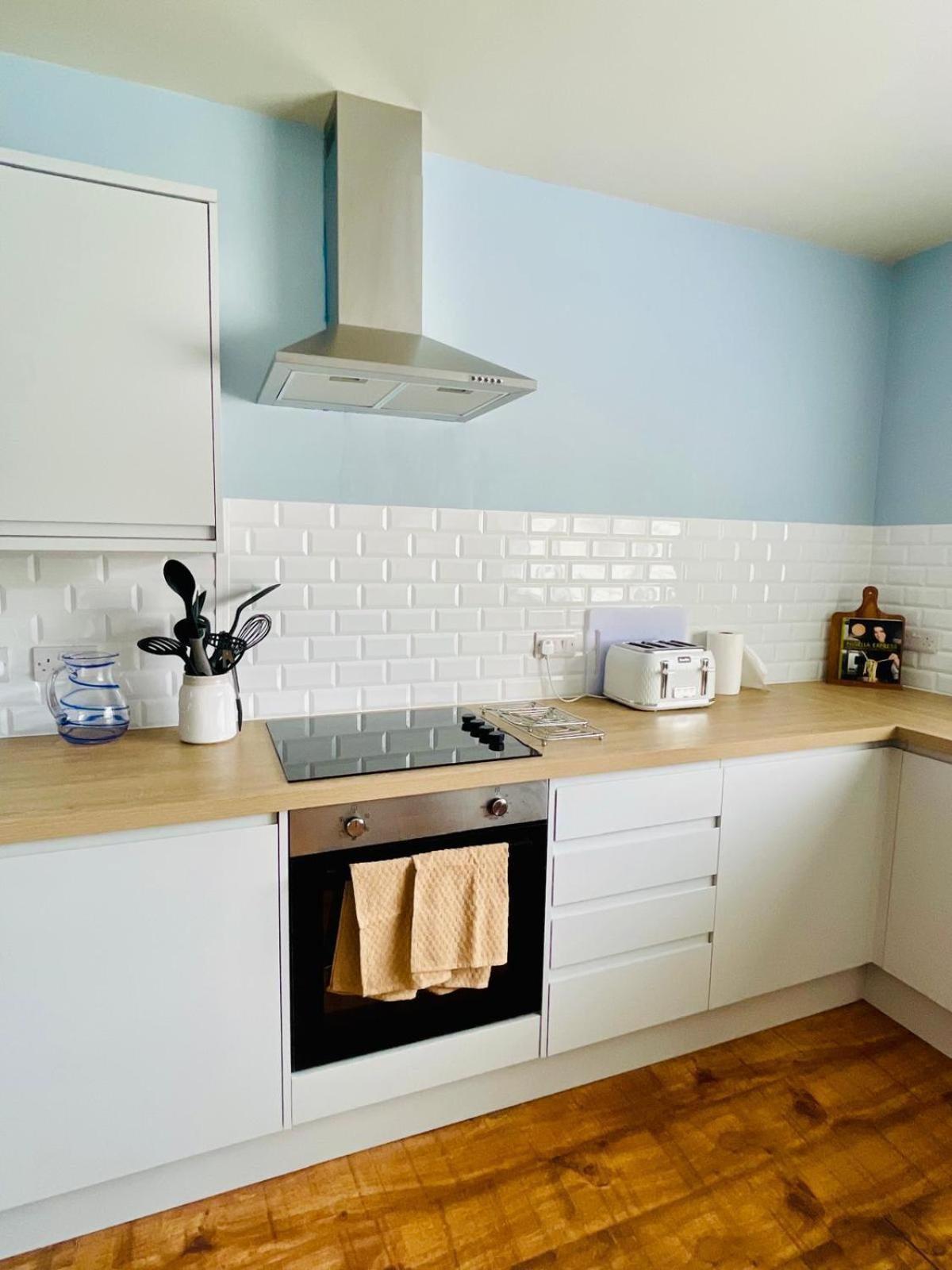 Apartment Lovely Big 3 Bedroom Maisonette Close To The
