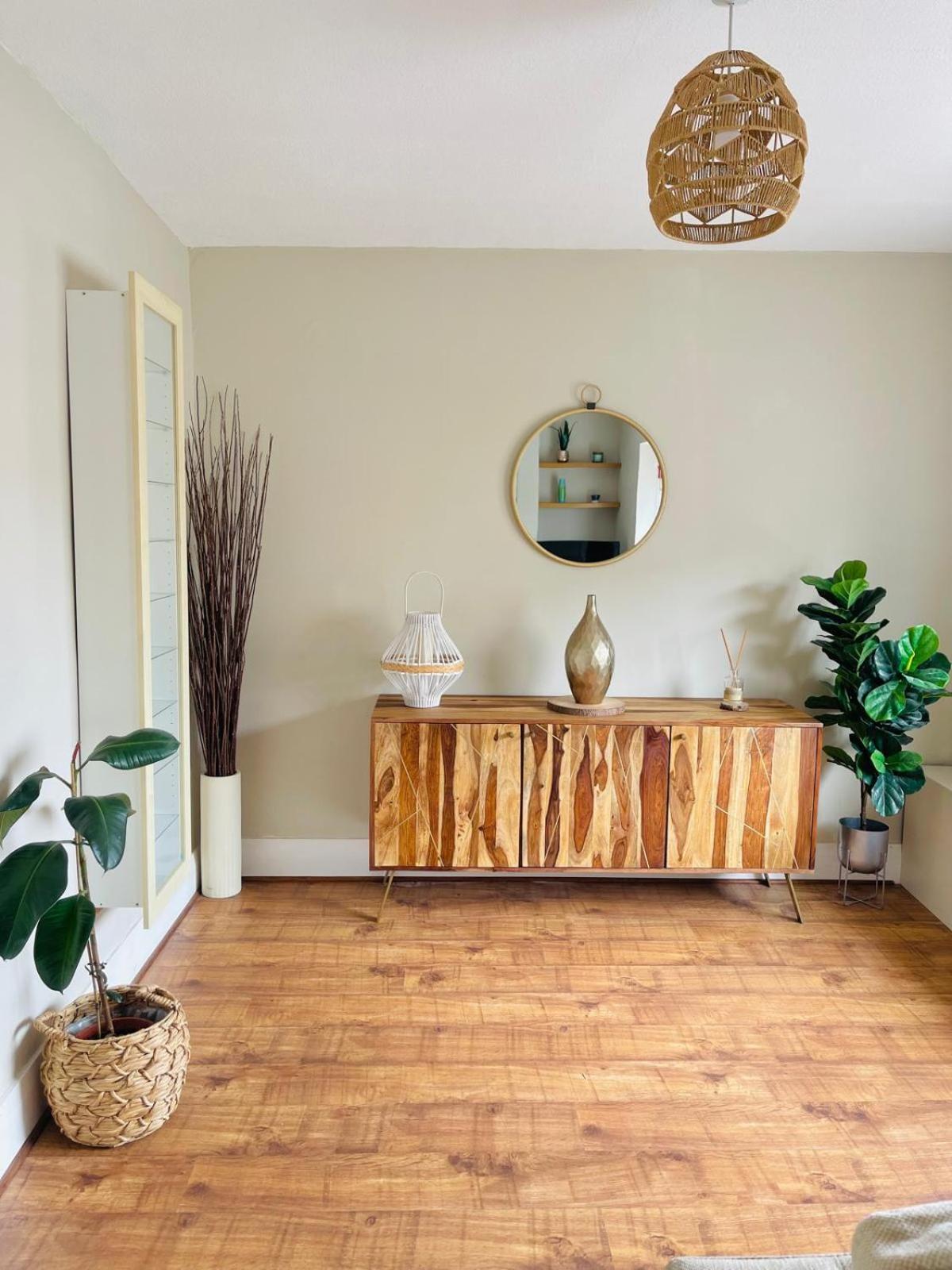 Apartment Lovely Big 3 Bedroom Maisonette Close To The