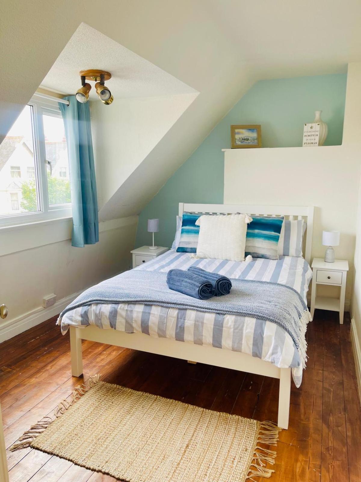 Lovely Big 3 Bedroom Maisonette Close To The Apartment *