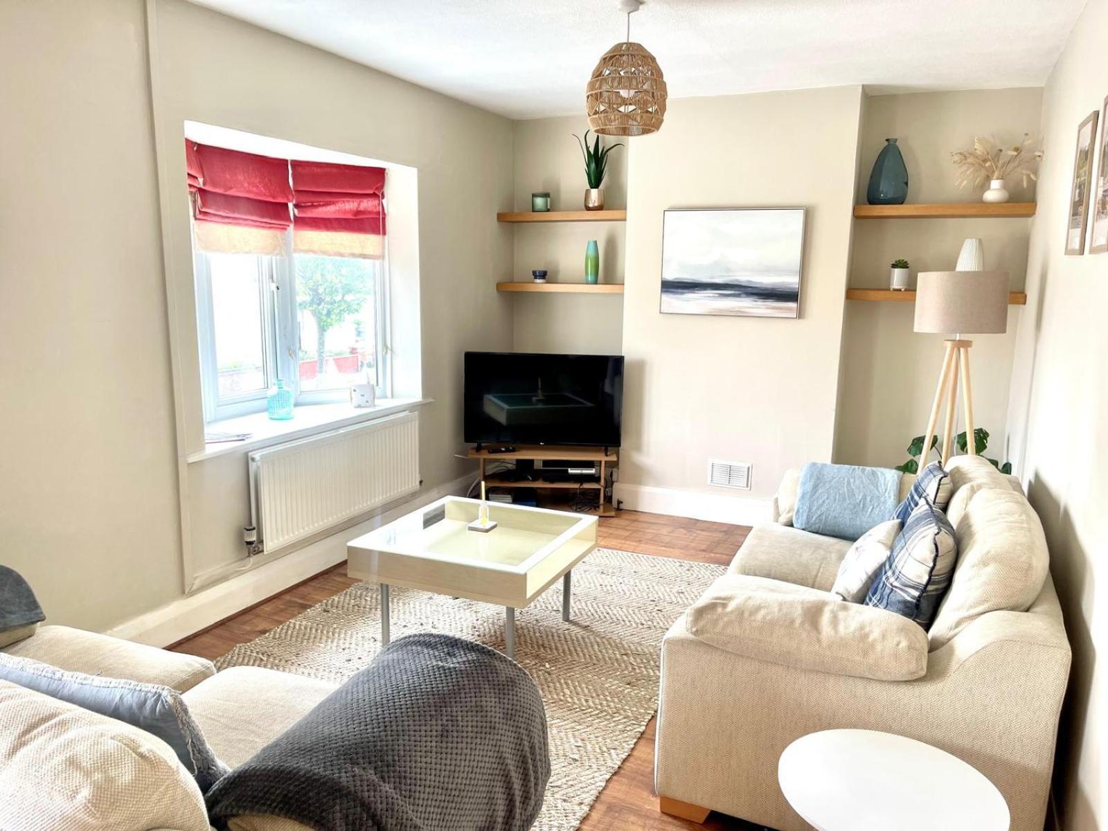Apartment Lovely Big 3 Bedroom Maisonette Close To The