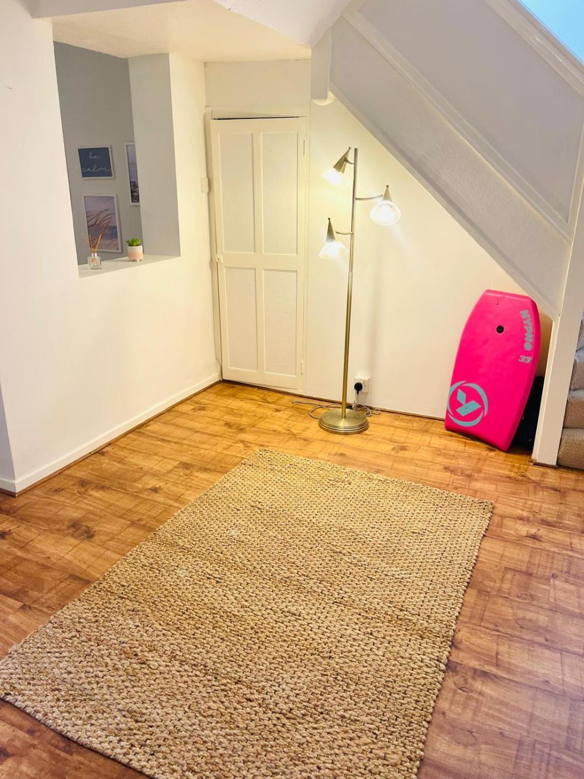Lovely Big 3 Bedroom Maisonette Close To The