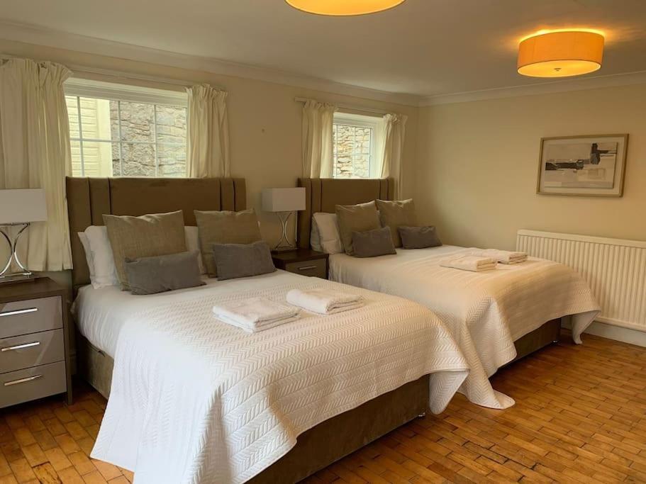 Orme Villa, Hot Tub, Llandudno, Stunning Views , Sleeps 12 * Llandudno