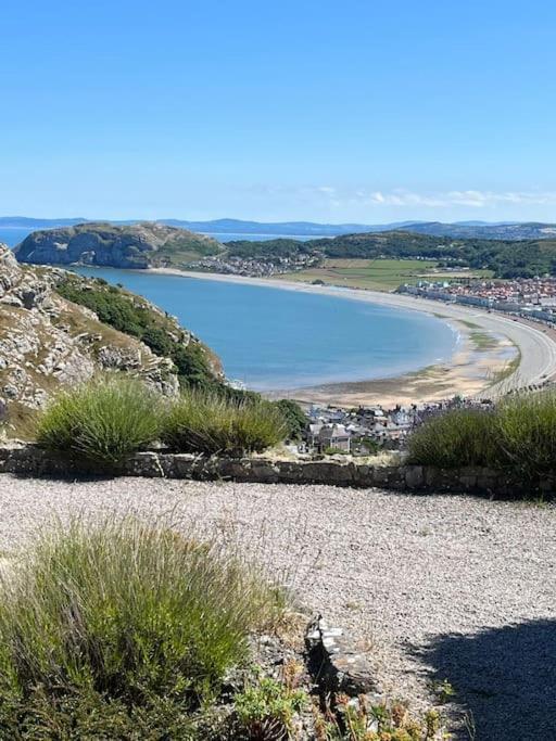Holiday home Orme Villa, Hot Tub, Llandudno, Stunning Views , Sleeps 12