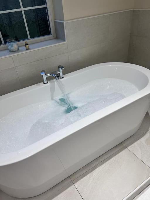 Orme Villa, Hot Tub, Llandudno, Stunning Views , Sleeps 12 Holiday home *