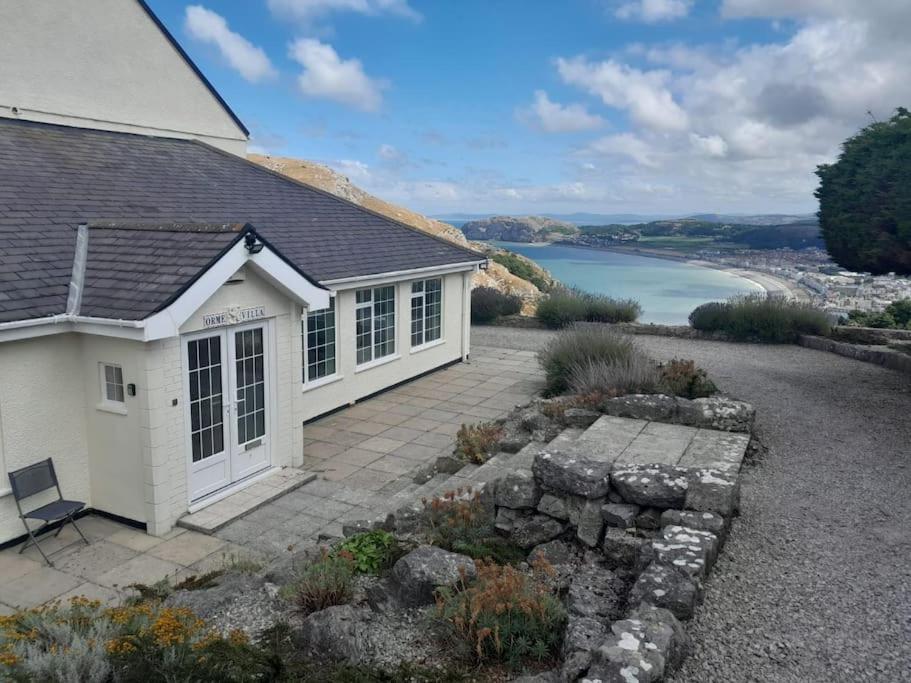 Holiday home Orme Villa, Hot Tub, Llandudno, Stunning Views , Sleeps 12