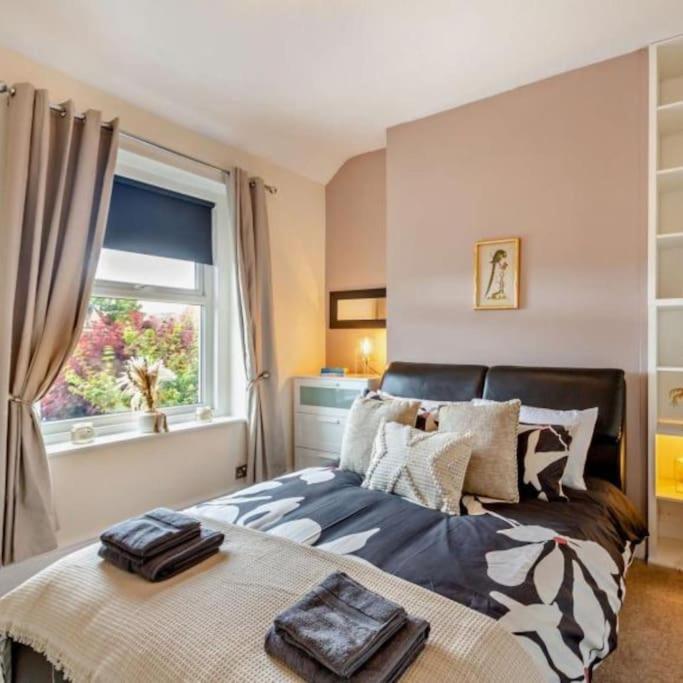 Ty Llwyd - Luxury Holiday Home Sleeping 8, Hot Tub Available Holiday home